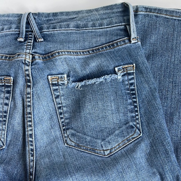 Good American Good Legs Blue 187 skinny jean w some distressing and zip closure - Picture 9 of 16